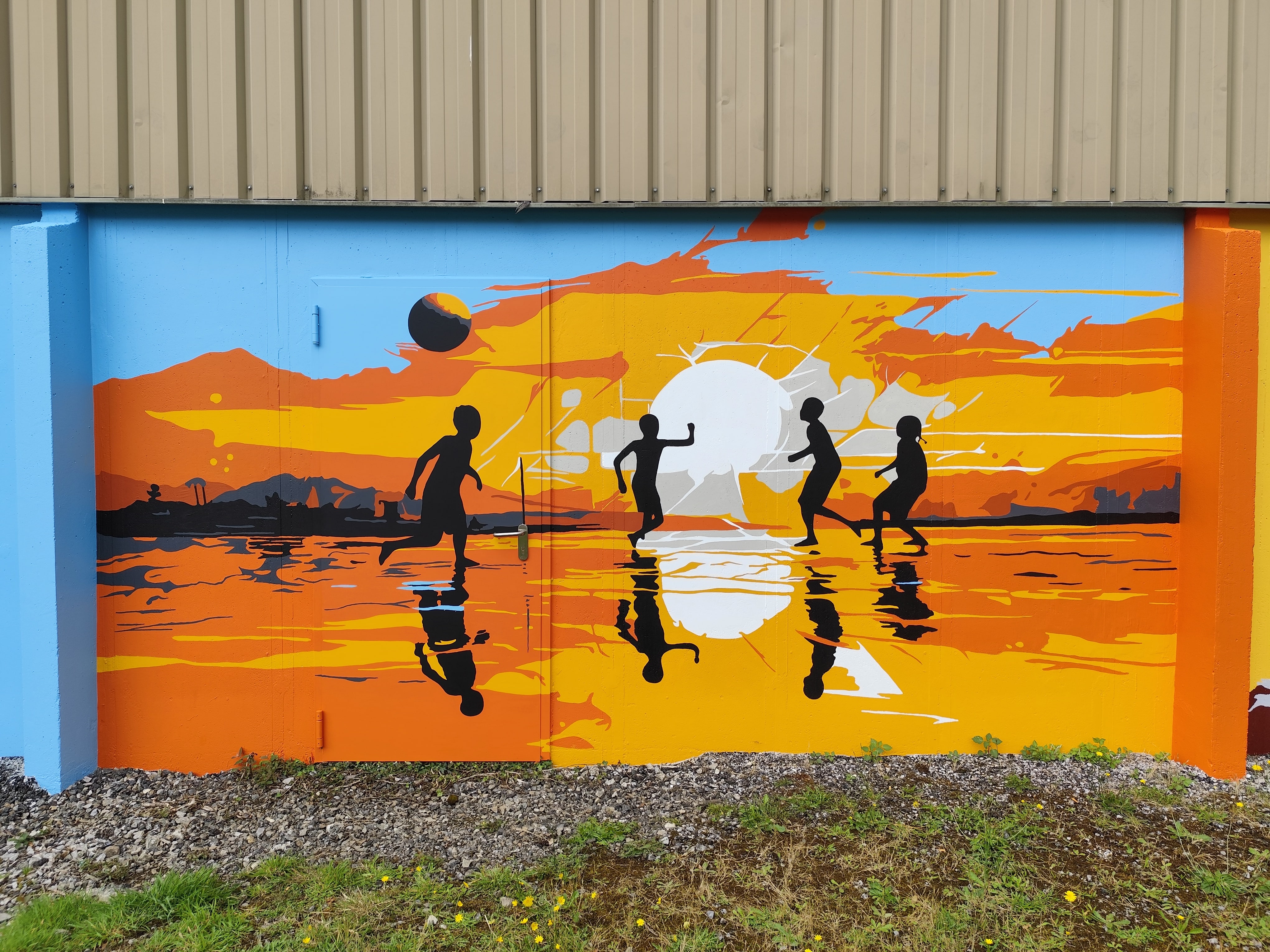 Fresque murale graphique avec mouvement et couleurs